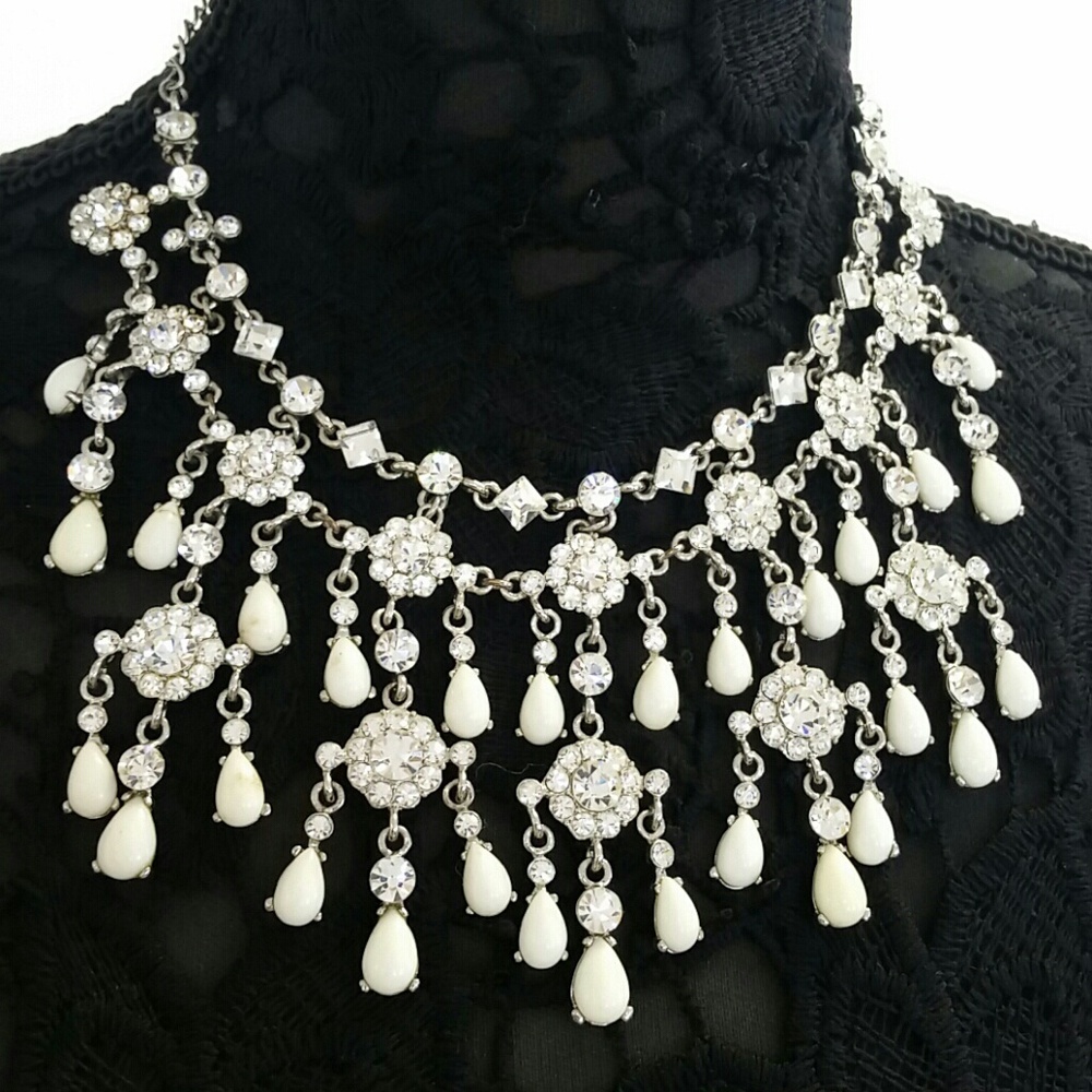 B2G1 Amazing Crystal Necklace